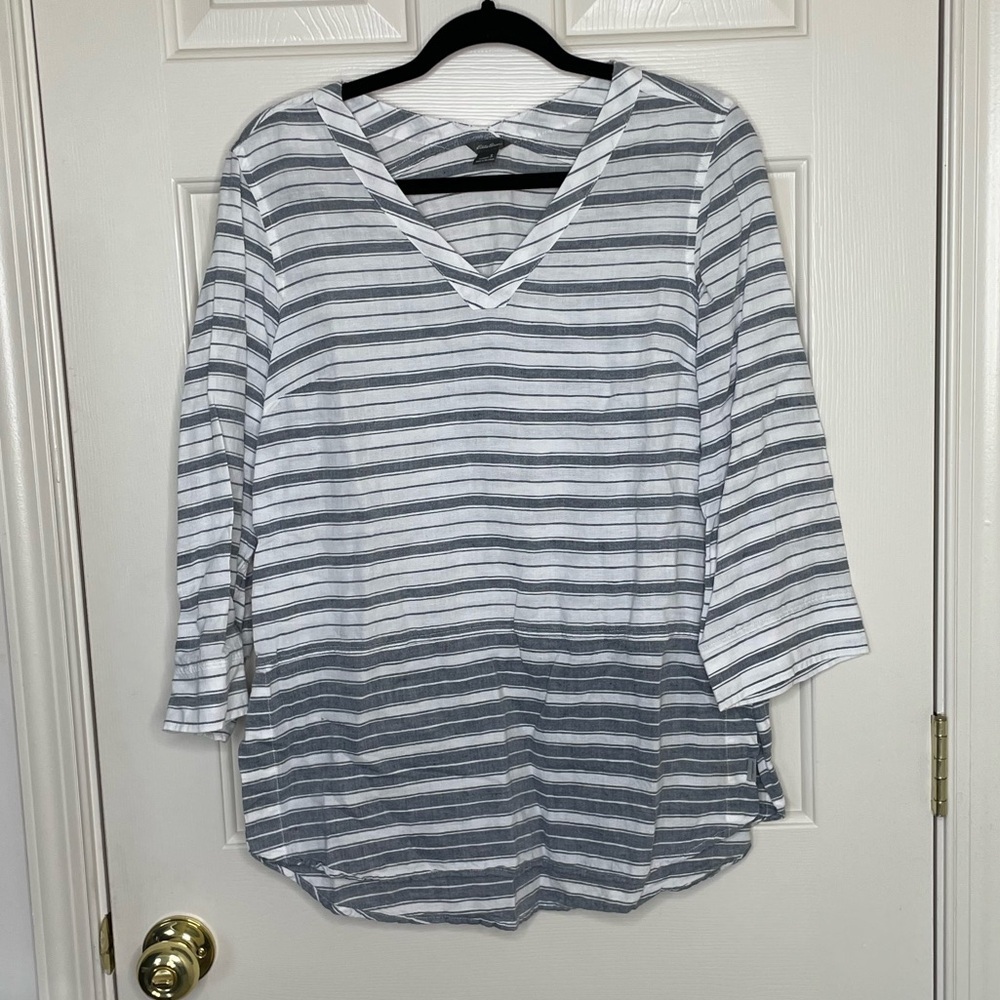 Eddie Bauer lightweight v-neck linen cotton blend quarter sleeve top | S